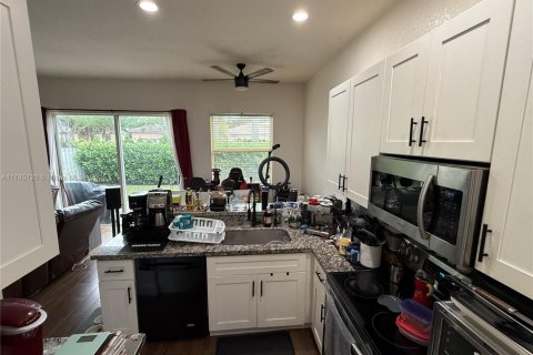 House in Homestead, Florida 3 bedrooms, 170.29 sq.m. № 1728681 - photo 17
