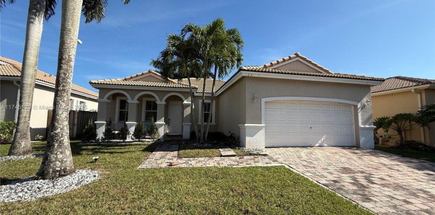 House in Homestead, Florida 3 bedrooms, 170.29 sq.m. № 1728681