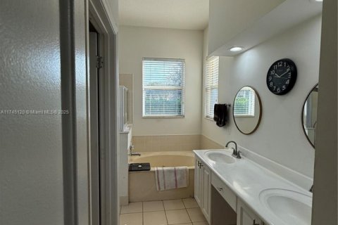 House in Homestead, Florida 3 bedrooms, 170.29 sq.m. № 1728681 - photo 8
