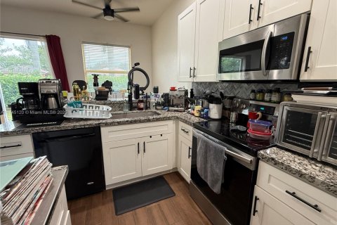 House in Homestead, Florida 3 bedrooms, 170.29 sq.m. № 1728681 - photo 16
