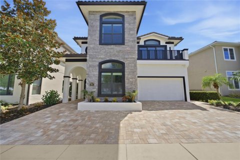 House in Kissimmee, Florida 7 bedrooms, 541.71 sq.m. № 2393897 - photo 3