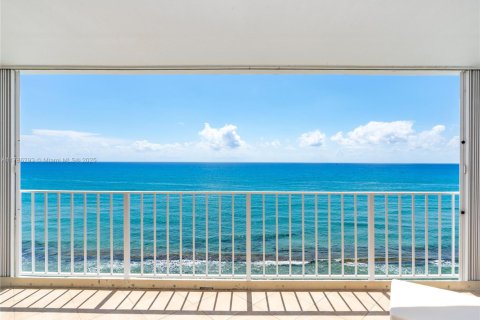 Condo in South Palm Beach, Florida, 3 bedrooms  № 1874558 - photo 20