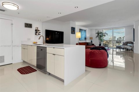 Кондоминиум с 3 комнатами в Майами, Флорида № 2007097