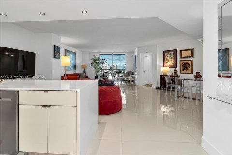 Купить кондоминиум в Майами, Флорида 3 комнаты, 125.42м2, № 2007097 - фото 2