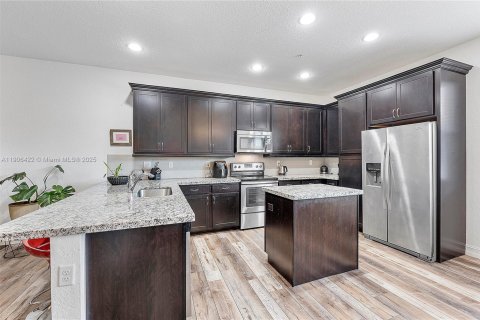Touwnhouse à louer à Pembroke Pines, Floride: 3 chambres, 184.41 m2 № 1957176 - photo 12