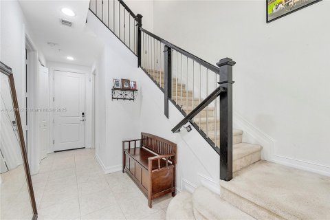 Touwnhouse à louer à Pembroke Pines, Floride: 3 chambres, 184.41 m2 № 1957176 - photo 2