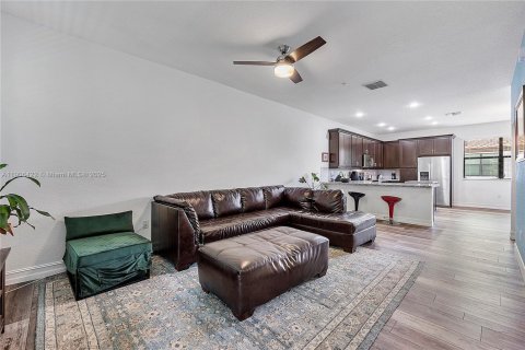 Touwnhouse à louer à Pembroke Pines, Floride: 3 chambres, 184.41 m2 № 1957176 - photo 10