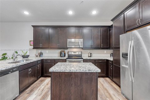 Touwnhouse à louer à Pembroke Pines, Floride: 3 chambres, 184.41 m2 № 1957176 - photo 13