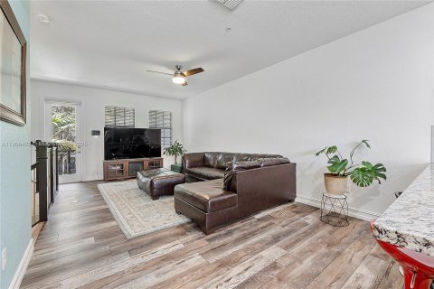 Touwnhouse à louer à Pembroke Pines, Floride: 3 chambres, 184.41 m2 № 1957176 - photo 8