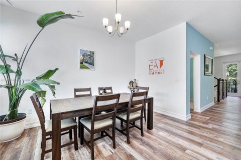 Touwnhouse à louer à Pembroke Pines, Floride: 3 chambres, 184.41 m2 № 1957176 - photo 15