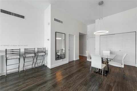 Condominio en venta en Miami Beach, Florida, 1 dormitorio, 84.54 m2 № 1869964 - foto 8