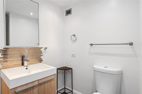 Condominio en venta en Miami Beach, Florida, 1 dormitorio, 84.54 m2 № 1869964 - foto 10