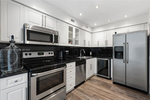 Condominio en venta en Miami Beach, Florida, 1 dormitorio, 84.54 m2 № 1869964 - foto 14