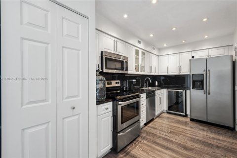 Condominio en venta en Miami Beach, Florida, 1 dormitorio, 84.54 m2 № 1869964 - foto 12