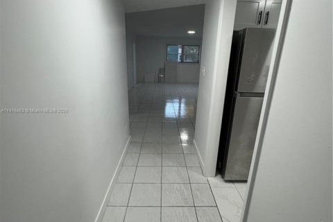 Condominio en venta en Lauderhill, Florida, 2 dormitorios, 101.08 m2 № 1976989 - foto 2