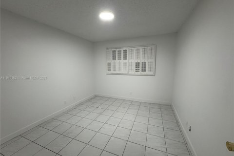 Condominio en venta en Lauderhill, Florida, 2 dormitorios, 101.08 m2 № 1976989 - foto 5