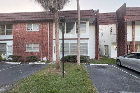 Condominio en venta en Lauderhill, Florida, 2 dormitorios, 101.08 m2 № 1976989 - foto 21