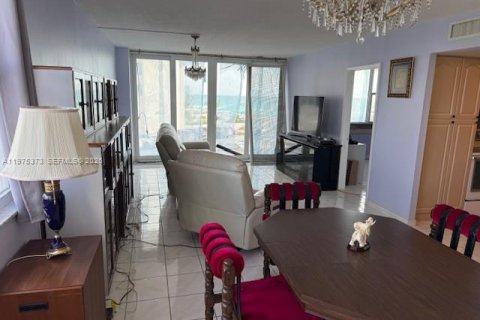 Copropriété à vendre à Hallandale Beach, Floride: 3 chambres, 132.11 m2 № 2050768 - photo 16