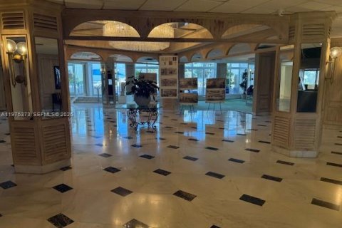 Copropriété à vendre à Hallandale Beach, Floride: 3 chambres, 132.11 m2 № 2050768 - photo 2