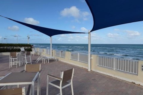Copropriété à vendre à Hallandale Beach, Floride: 3 chambres, 132.11 m2 № 2050768 - photo 6