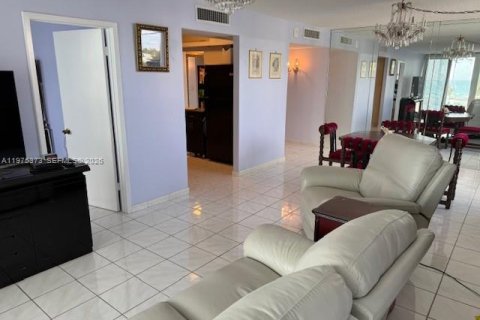 Copropriété à vendre à Hallandale Beach, Floride: 3 chambres, 132.11 m2 № 2050768 - photo 24