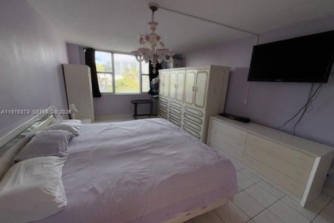 Copropriété à vendre à Hallandale Beach, Floride: 3 chambres, 132.11 m2 № 2050768 - photo 29