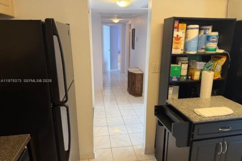 Copropriété à vendre à Hallandale Beach, Floride: 3 chambres, 132.11 m2 № 2050768 - photo 21