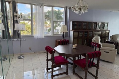 Copropriété à vendre à Hallandale Beach, Floride: 3 chambres, 132.11 m2 № 2050768 - photo 15