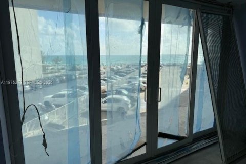 Copropriété à vendre à Hallandale Beach, Floride: 3 chambres, 132.11 m2 № 2050768 - photo 22