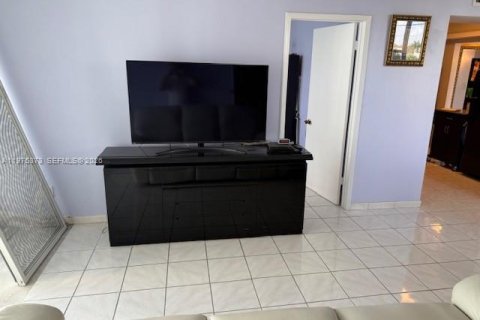 Copropriété à vendre à Hallandale Beach, Floride: 3 chambres, 132.11 m2 № 2050768 - photo 23