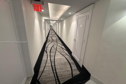 Copropriété à vendre à Hallandale Beach, Floride: 3 chambres, 132.11 m2 № 2050768 - photo 10