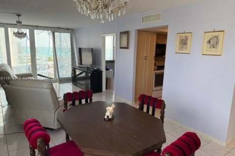Copropriété à vendre à Hallandale Beach, Floride: 3 chambres, 132.11 m2 № 2050768 - photo 17