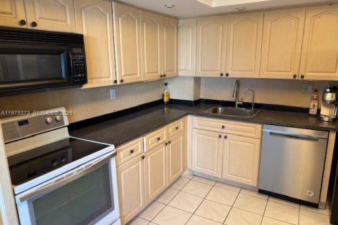 Copropriété à vendre à Hallandale Beach, Floride: 3 chambres, 132.11 m2 № 2050768 - photo 19