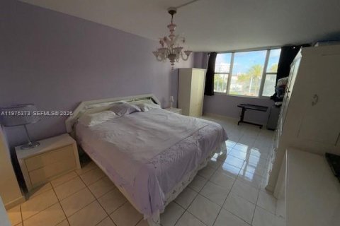 Copropriété à vendre à Hallandale Beach, Floride: 3 chambres, 132.11 m2 № 2050768 - photo 28