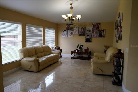 Casa en venta en Apopka, Florida, 4 dormitorios, 189.33 m2 № 1905436 - foto 9