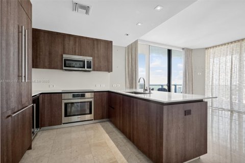 Condo in Miami, Florida, 3 bedrooms  № 1946580 - photo 19