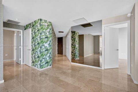 Condo in Miami, Florida, 3 bedrooms  № 1946580 - photo 17