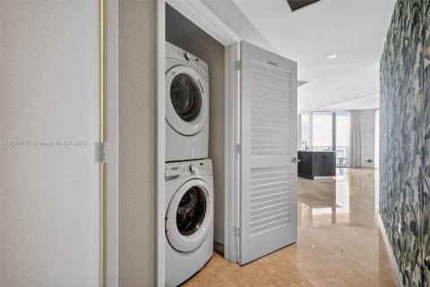 Condo in Miami, Florida, 3 bedrooms  № 1946580 - photo 30