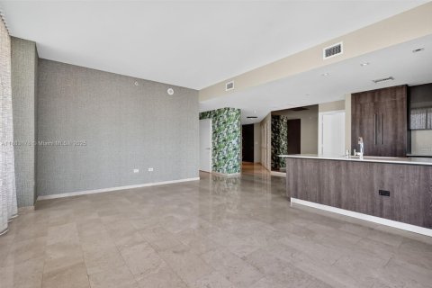 Condo in Miami, Florida, 3 bedrooms  № 1946580 - photo 24