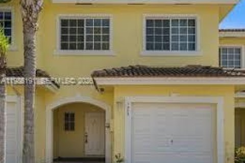Townhouse in West Palm Beach, Florida 2 bedrooms, 128.48 sq.m. № 2047441