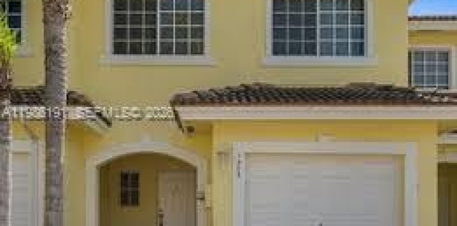 Townhouse in West Palm Beach, Florida 2 bedrooms, 128.48 sq.m. № 2047441