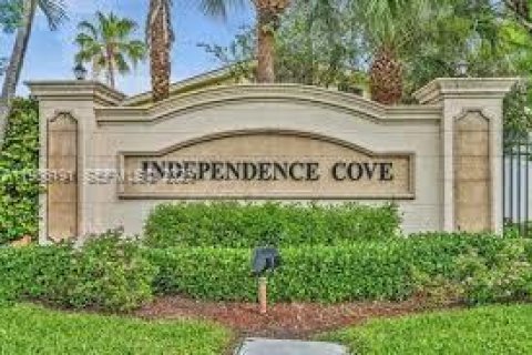 Townhouse in West Palm Beach, Florida 2 bedrooms, 128.48 sq.m. № 2047441 - photo 2