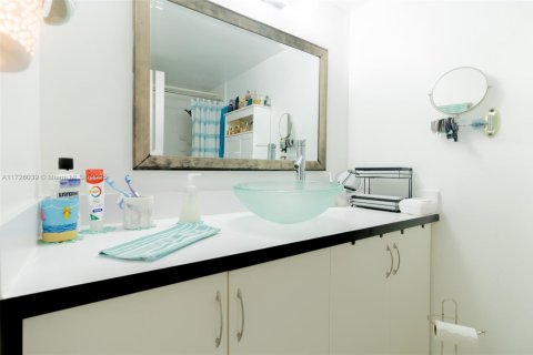 Condo in Miami Beach, Florida, 1 bedroom  № 1939482 - photo 14