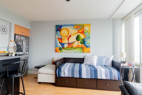 Condo in Miami Beach, Florida, 1 bedroom  № 1939482 - photo 10