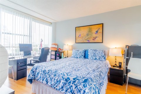 Condo in Miami Beach, Florida, 1 bedroom  № 1939482 - photo 12