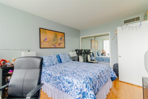 Condo in Miami Beach, Florida, 1 bedroom  № 1939482 - photo 11