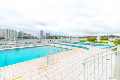 Condo in Miami Beach, Florida, 1 bedroom  № 1939482 - photo 18