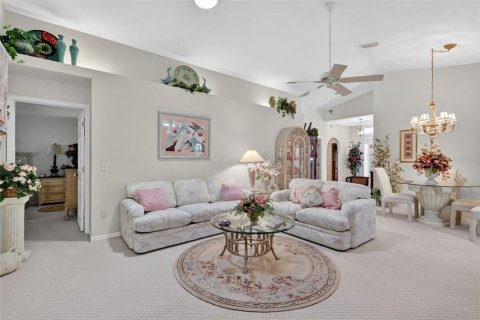 House in Summerfield, Florida 3 bedrooms, 143.44 sq.m. № 2092084 - photo 9