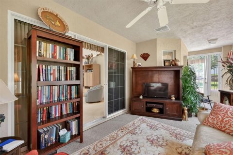 House in Summerfield, Florida 3 bedrooms, 143.44 sq.m. № 2092084 - photo 12