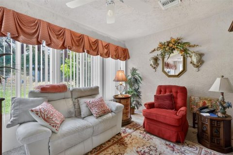 House in Summerfield, Florida 3 bedrooms, 143.44 sq.m. № 2092084 - photo 11